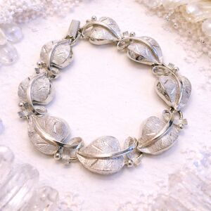 Vintage Silver Tone Diamond Cut Leaf Link Bracelet